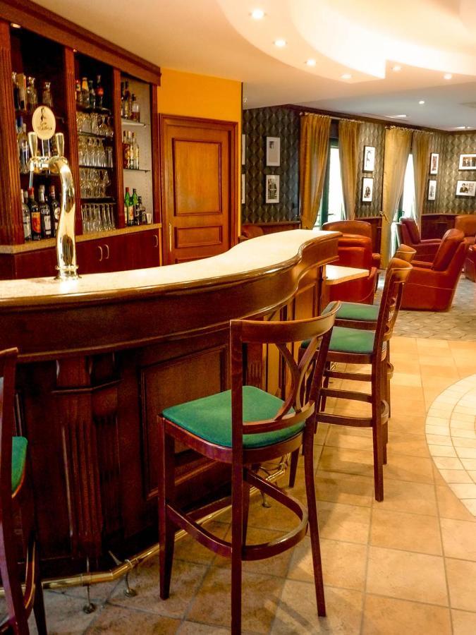 Logis Hotel - Restaurant Le Tulipier Vienne-le-Château Εξωτερικό φωτογραφία