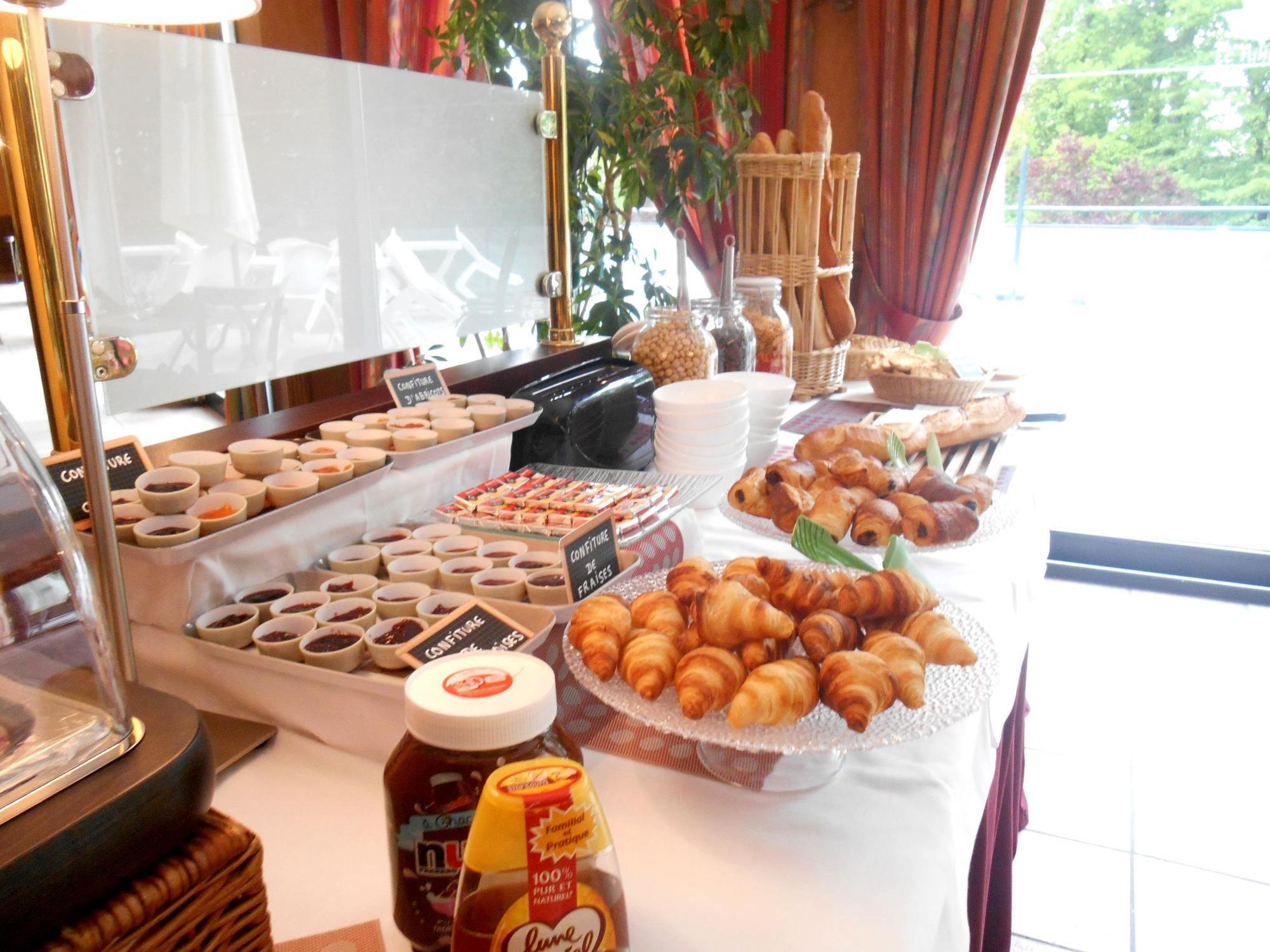 Logis Hotel - Restaurant Le Tulipier Vienne-le-Château Εξωτερικό φωτογραφία